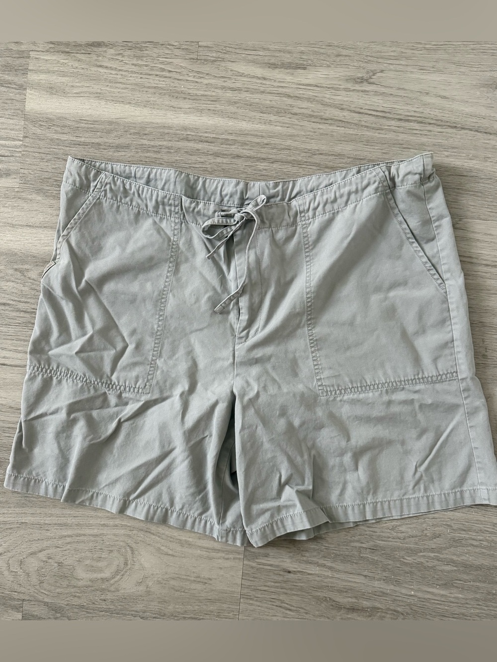 Calvin Klein Jeans Women’s Light Gray Cotton Shorts with Drawstring, Medium
